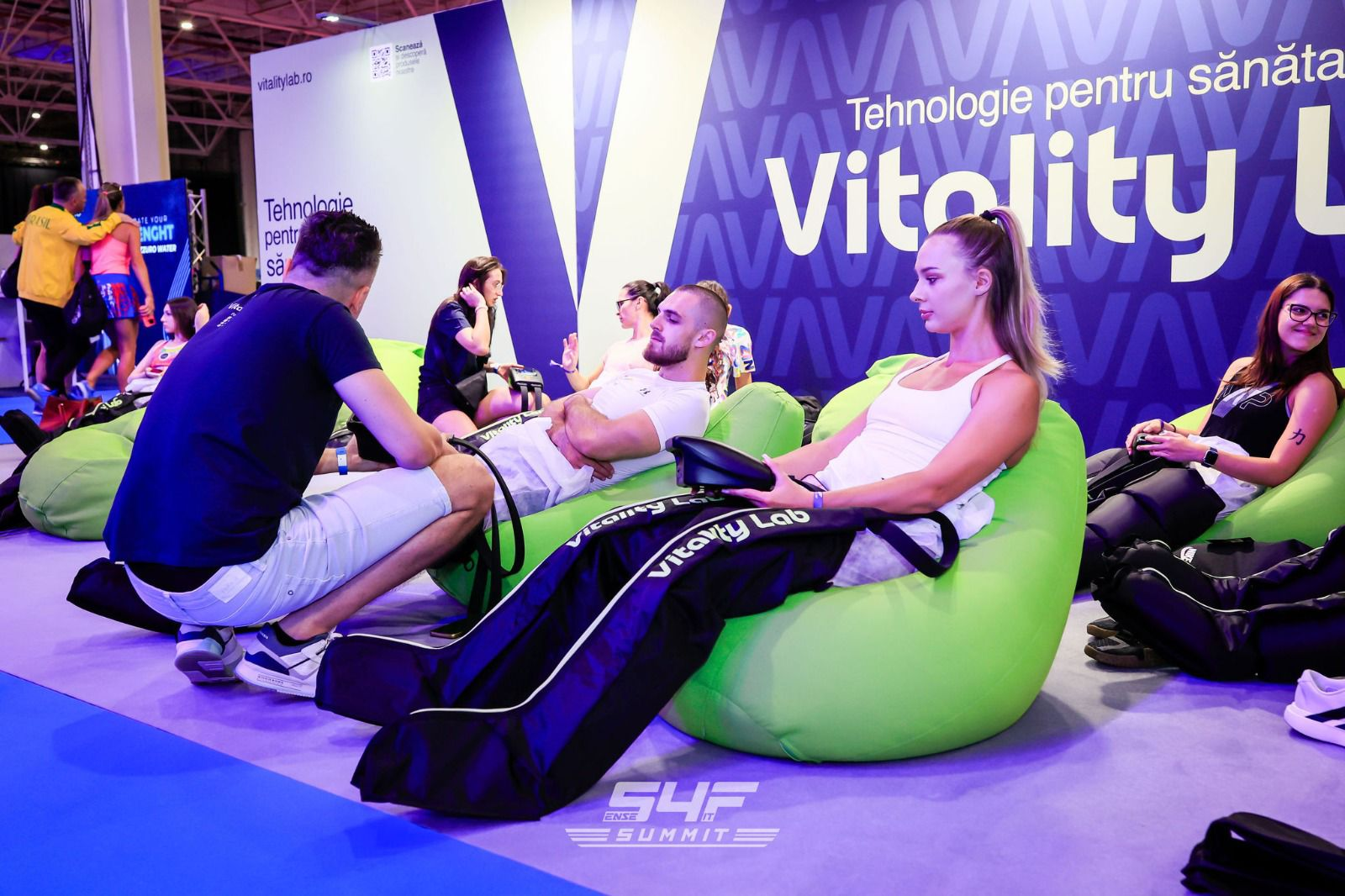 Aparat masaj picioare recuperare fitness wellness eveniment