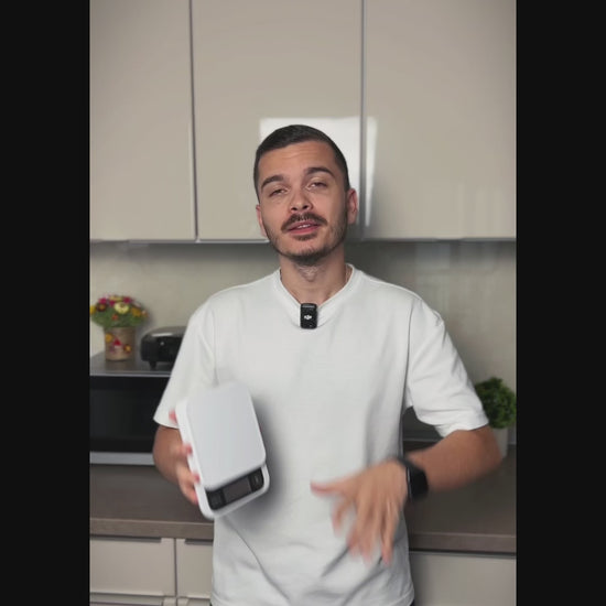 Te-ai intrebat vreodata cum poti sa iti transformi viata si cum poti sa ai control deplin asupra alimentatiei tale? Acesta este cantarul intelligent de la VitalityLab partenerul ideal in bucatarie. Aplicatia mobila disponibila in iOS disponibila atat pe iOS cat si pe Andoird, ai totul la indemana. Baza de data nutritionala extinsa cu 24 de indici nutritionali pentru fiecare aliment. Planifica-ti mesele cu ajutorul calculatorului de calorii zilnice acesta avand integrare inclusiv cu Apple Health si FitBit. 